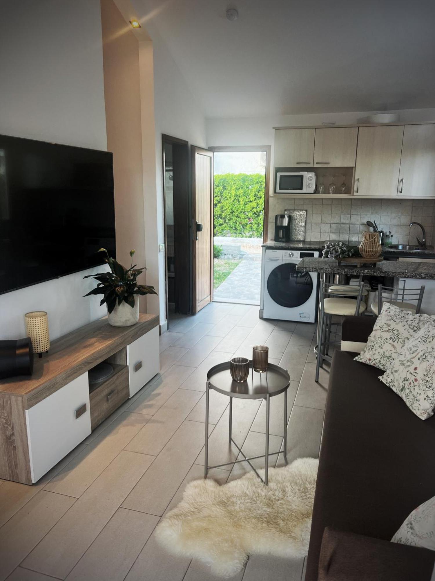 מספאלומס Buzzstays: 1-Bed Bungalow, Garden, Near Yumbo & Beach מראה חיצוני תמונה